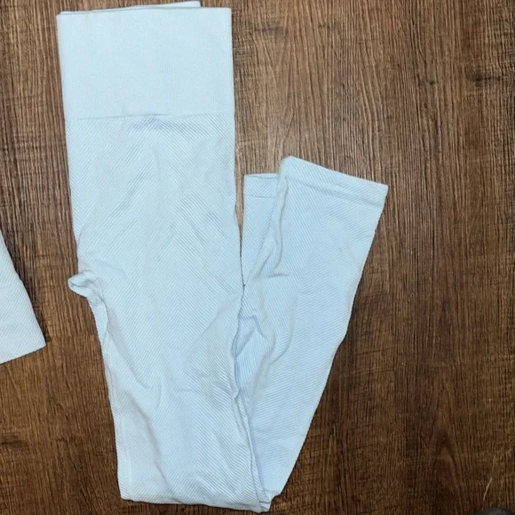 Women’s athletic set. Light blue. Size large. Bottoms are a little see through - Picture 4 of 4